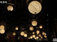 天花板的吊灯-唐宫海鲜舫