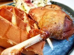 油封鸭腿配窝夫、血橙-layback cafe & bar