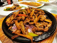 黑椒牛柳杏鲍菇-老牌坊•鲁菜名店•地道济南菜(大观园商埠店)