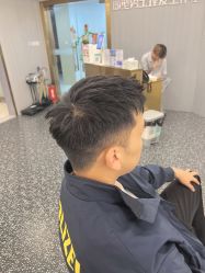 点击看大图 -即型男士理发工作室