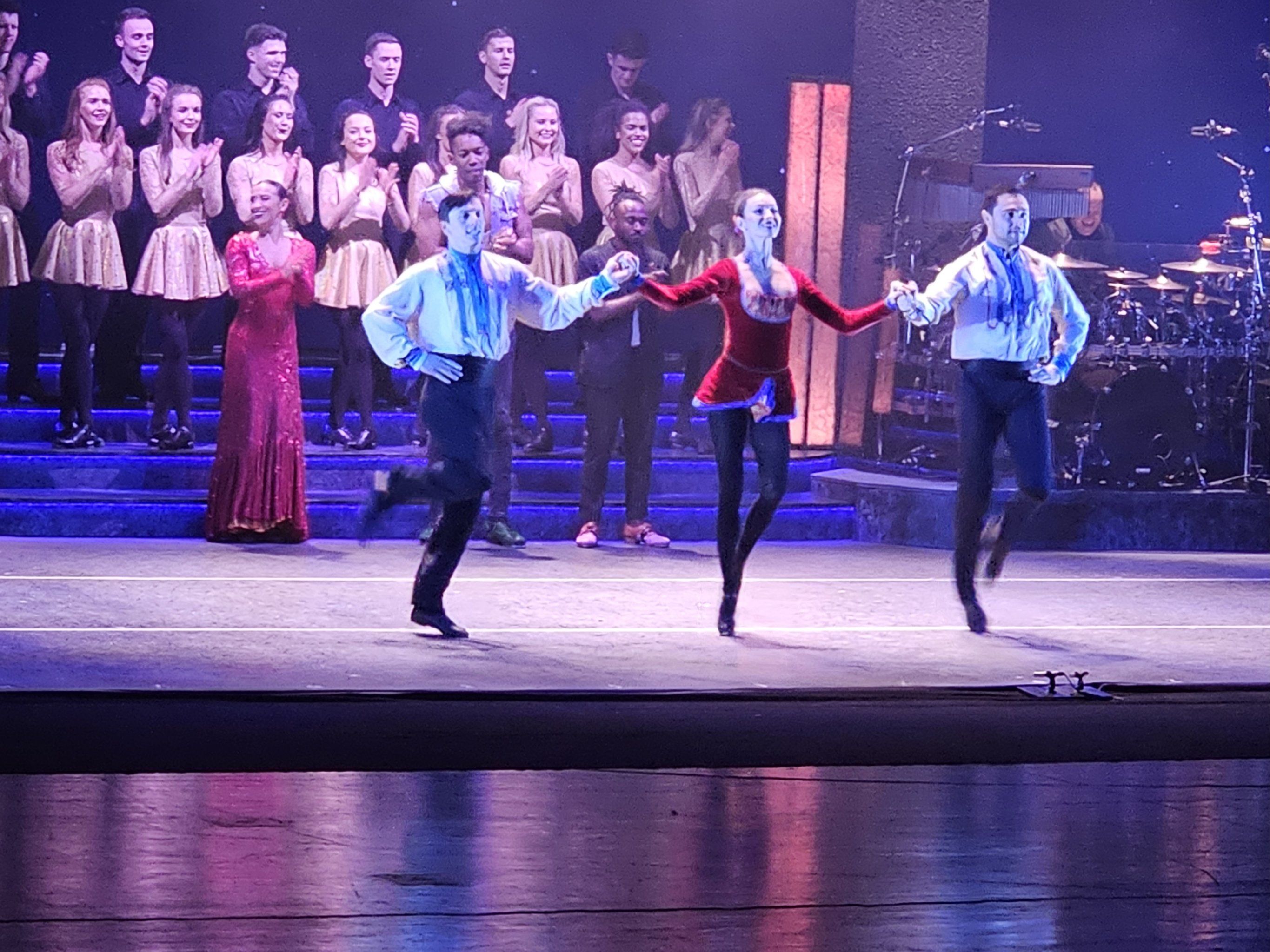 爱尔兰《大河之舞》,主要来看踢踏舞.小时