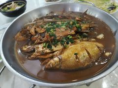 精品红烧杂鱼-溱湖八鲜菜馆
