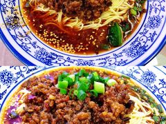 -渝之汇牛肉豌杂面
