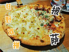 狂野榴莲双拼披萨-盘炉forenza·云贵川融合小食堂 ( 钟楼中柳巷店)