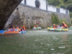 -安吉龙王山峡谷漂流