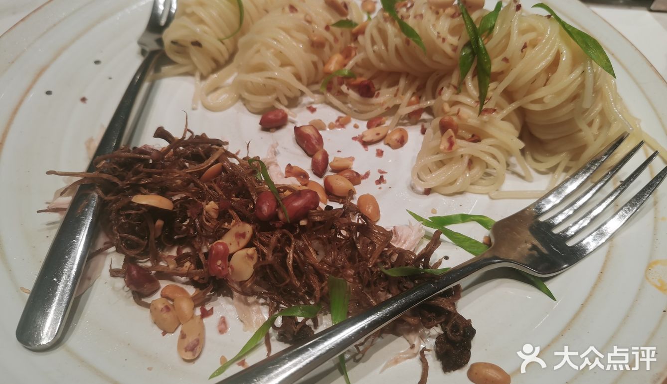 很不错的川菜，每一道菜都非常的正宗非常赞，尤其是夫妻