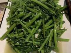 -虾弄弄海派小龙虾·牛羊蝎子火锅