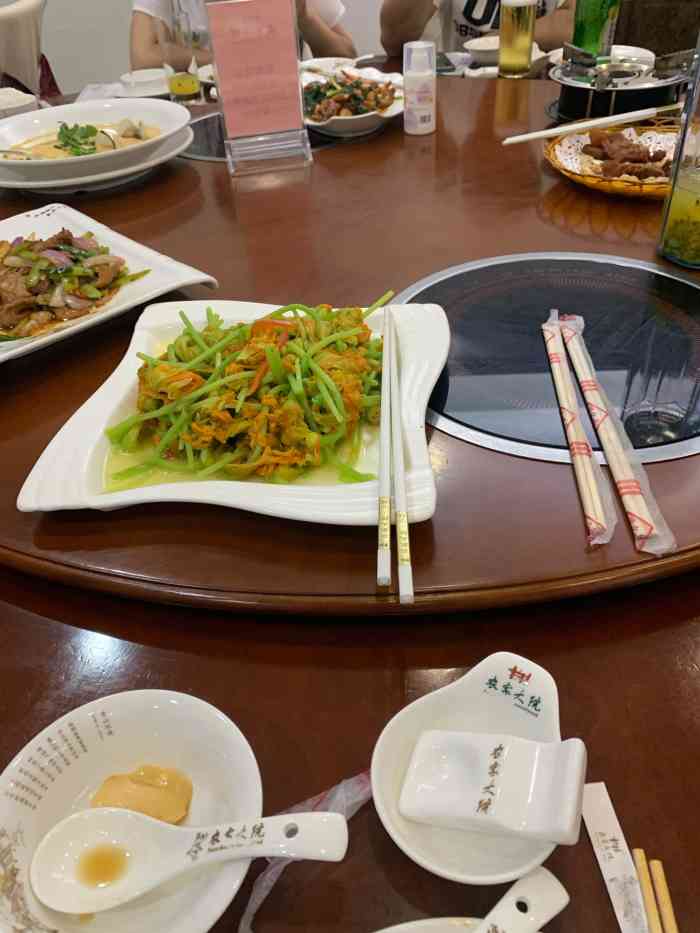 农家大院三亚菜馆(总店)-"农家大院三亚菜馆,位于三亚党校附近.挺高.