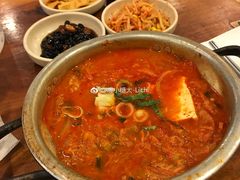 金枪鱼辣白菜汤-金北顺大锅家(신사본점)