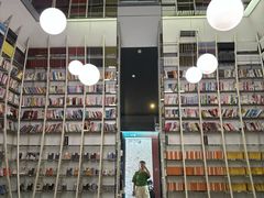 -钟书阁(松江泰晤士小镇店)