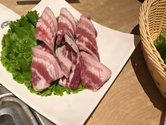 精品厚切五花肉配生菜-新石器烤肉(南通CBD大有境店)