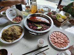 -茅草房·河畔园林火锅