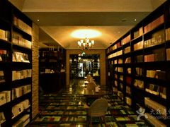 -钟书阁(松江泰晤士小镇店)