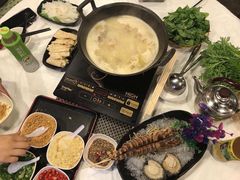 -鲜入围煮花胶鸡海鲜火锅