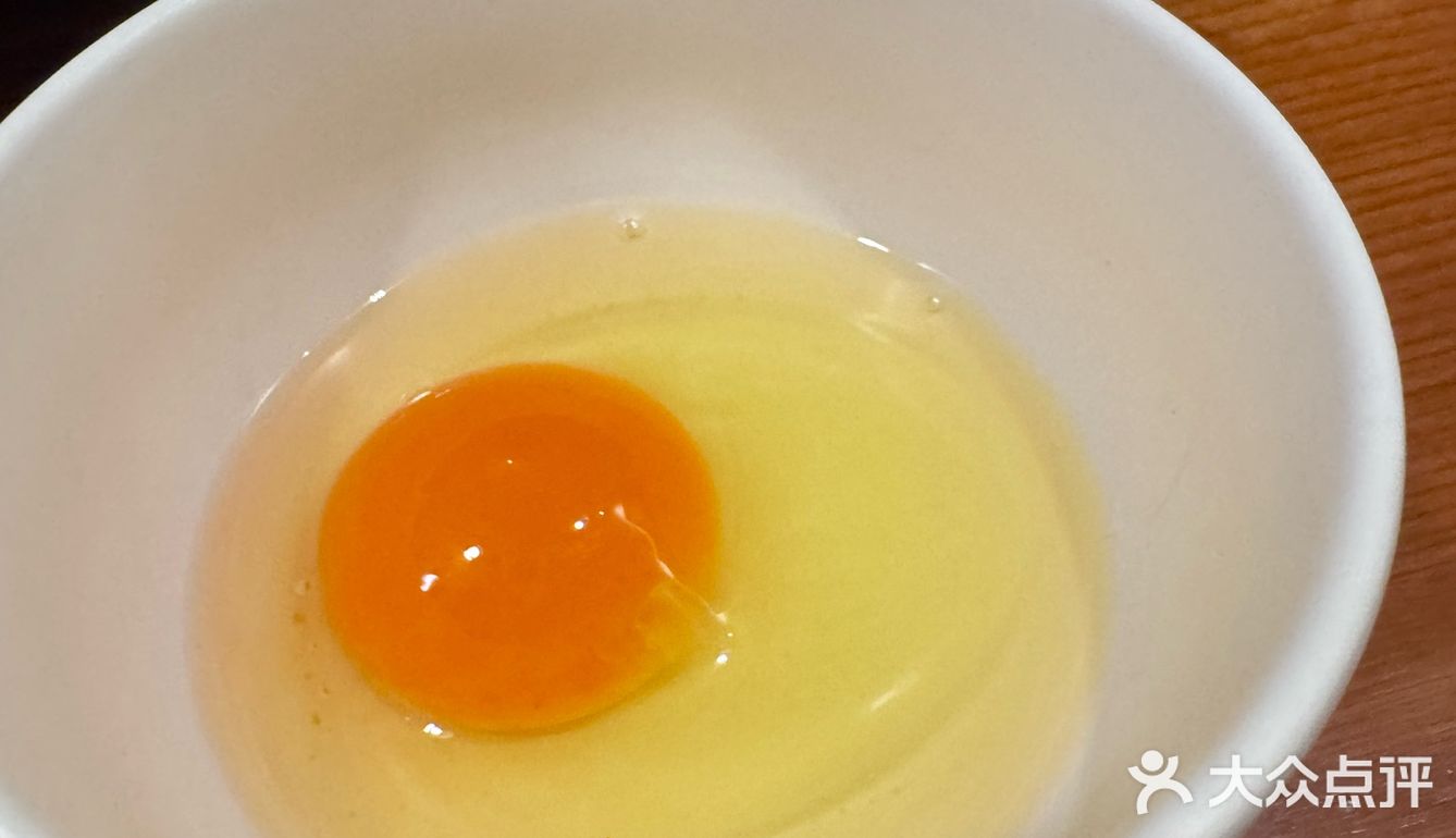 这家日料店真是小而精致，氛围温馨。食材新鲜
