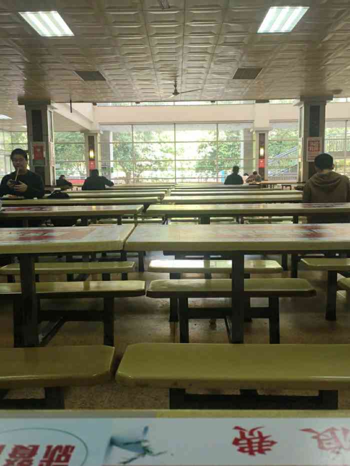 重庆理工大学-稻香坊-"[悠闲]一份两荤两素六块钱,在学校的食堂.