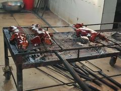 -黄记四更烤乳猪店