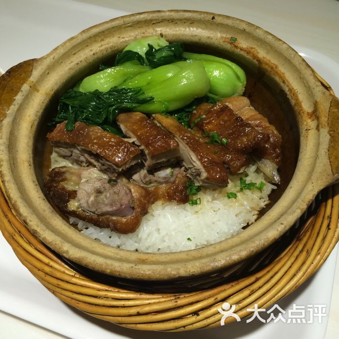 特色烧鸭煲仔饭