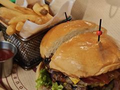 -BOURBON 玻本美式餐厅酒吧(虹桥新天地店)