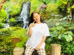 -Chom Cafe and Restaurant