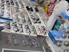 -视野联行眼镜·蔡司·依视路(省体育馆店)