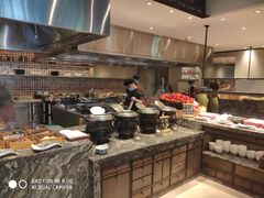 自助取餐区-金海湾自助餐厅(金陵饭店)