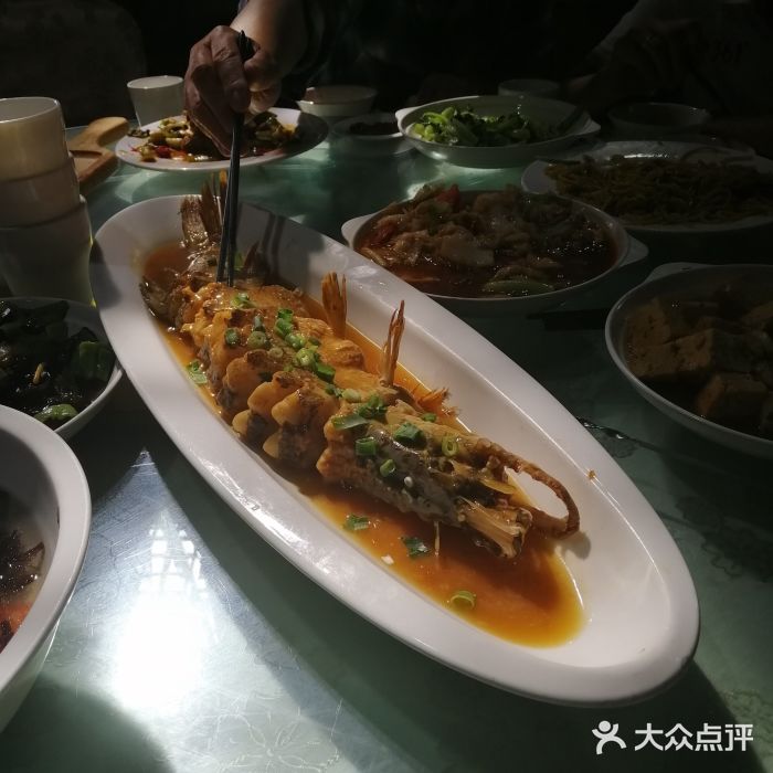 布尔津河堤夜市红烧狗鱼图片