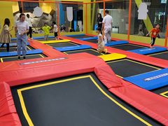 -爱蹦iBOON蹦床运动馆(江汉店)