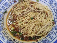 -渝之汇牛肉豌杂面