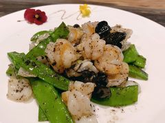 松茸芦笋爆大虾球-怡品堂·金宴 (北京索菲特大酒店)