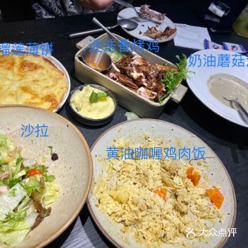 迷迭香烤鸡 ：一开始上来的时候，造型很好看