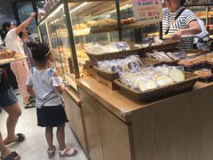 面包甜点陈列柜-Bread Talk 面包新语(荟聚店)