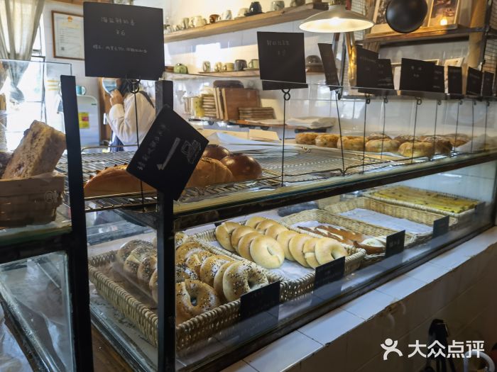 仙峰天然面包(迎宾路店)面包甜点陈列柜图片