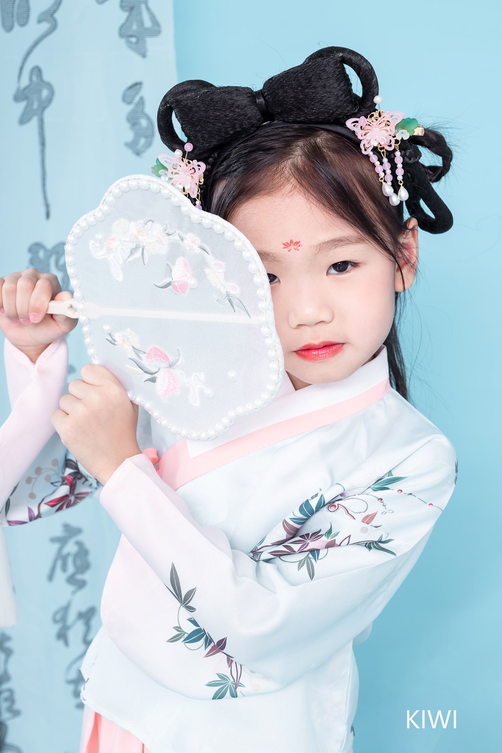 自信 女孩#女童国风汉服 #古风宝宝写真 #儿童古风发型 #儿童砂影