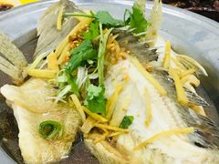 -明记烧鱼美味店