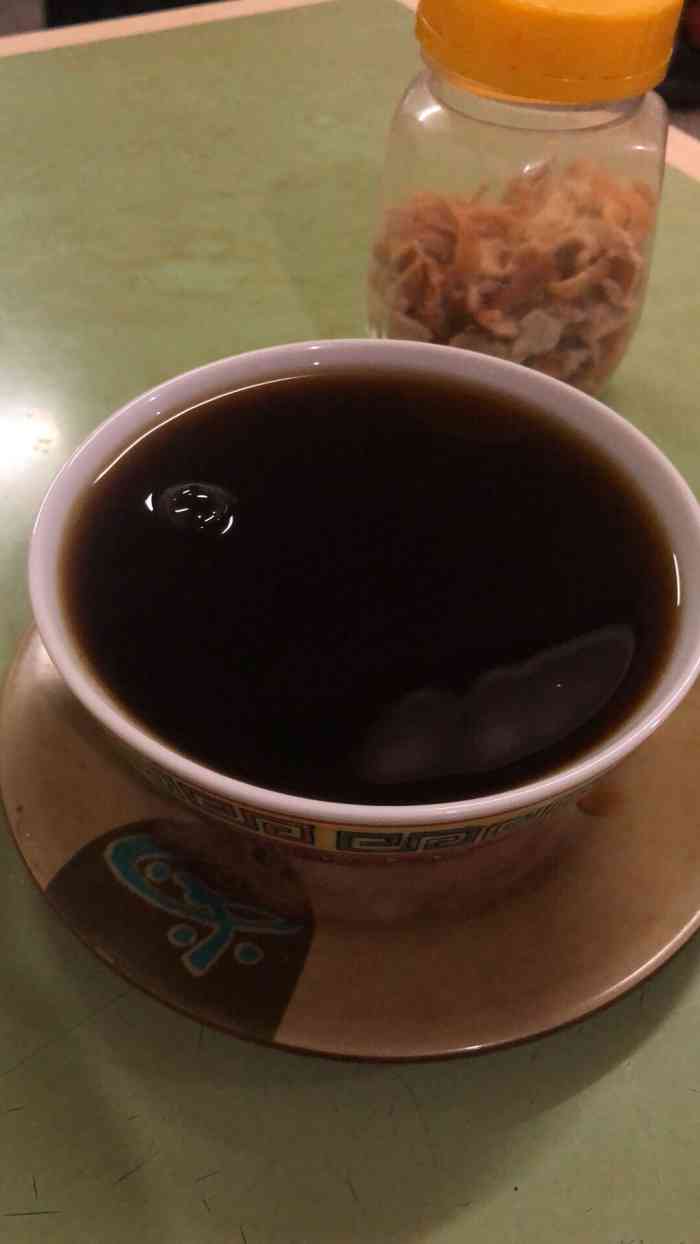 打分 喝了好多年这家凉茶 喉咙不舒服就来喝 阿叔总系买一碗送多半碗