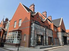 -钟书阁(松江泰晤士小镇店)