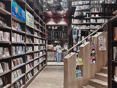 -钟书阁(群光广场店)