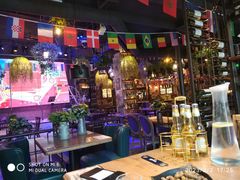 -临界音乐酒馆·小龙虾·江湖菜(华熙LIVE·鱼洞店)