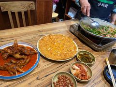 辣白菜海鲜饼-京玉菲饭店(李村店)