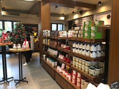 零售区-星巴克臻选(成都宽窄巷子店)