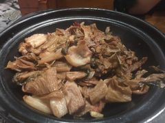 五花肉菜干煲-广东道至正餐厅(区庄店)