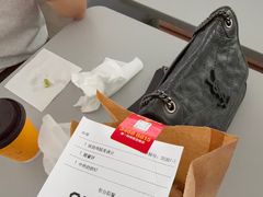 -麦当劳(上海虹桥站30B检票口楼上)