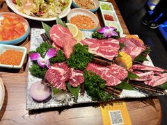 黑牛六拼-明洞阿姨·韩式酱蟹烤肉·创意料理(三元桥店)