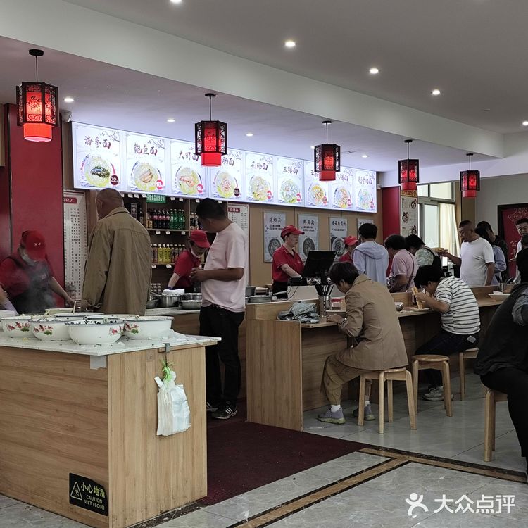 青岛大姑娘在蓬莱吃早饭,8元吃撑!