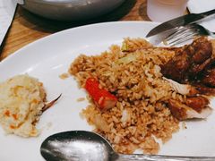 海鲜炒饭配香蒜烤鸡-玛格萝妮比萨屋(四平店)