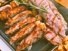 自主火山岩石烤安格斯牛嫩肩扒-Entrecôte 法国牛扒馆(保利·时光里店)