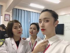 -贺加贝化妆美甲培训学校