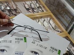 -美式眼镜·授权蔡司.依视路.尼康.豪雅.明月(人民广场店)