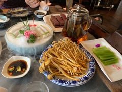 -大匠工房古船木艺术餐厅·猪肚鸡专门店(长白仙岛店)